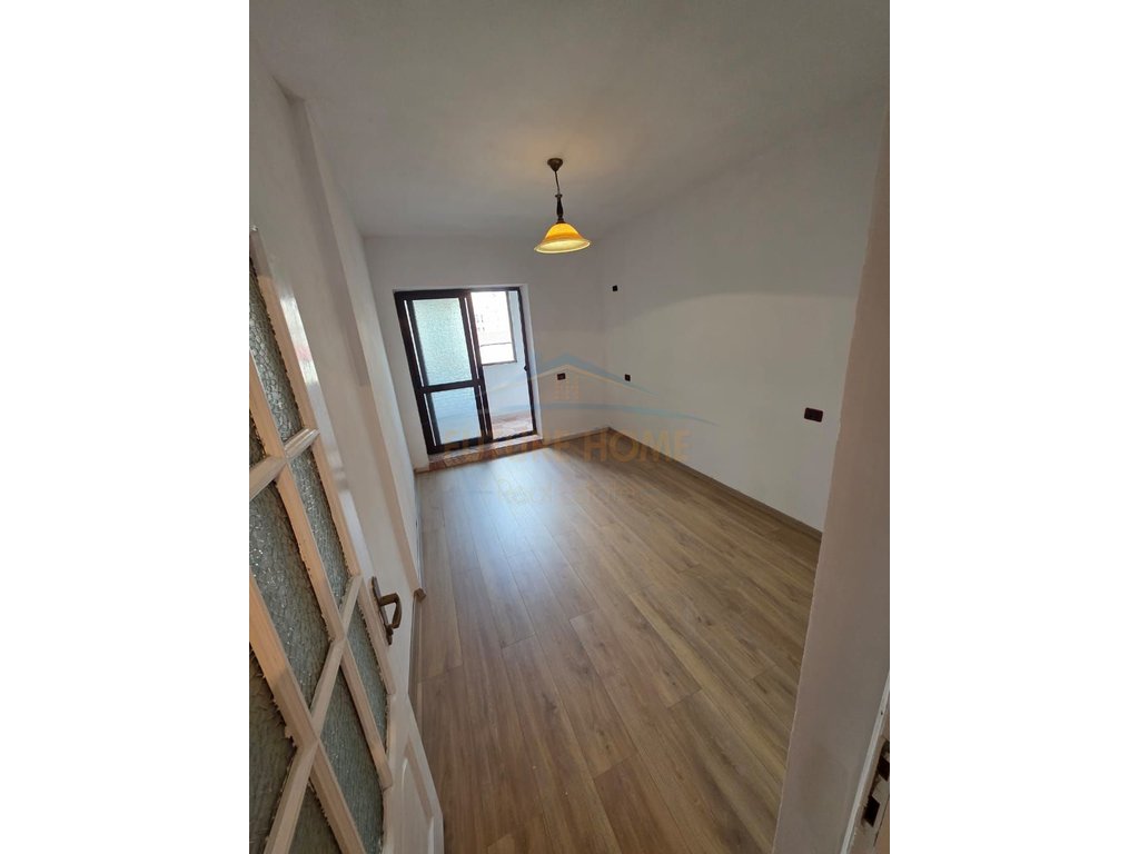 For sale, 2+1+2 Apartment, Sport Palace, Durres