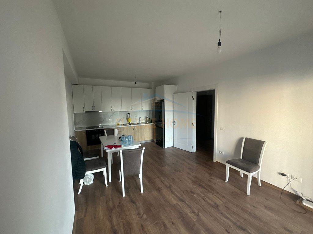 Shitet, Apartament 2+1+2+Post Parkimi, Bulevardi Ri, Tirane