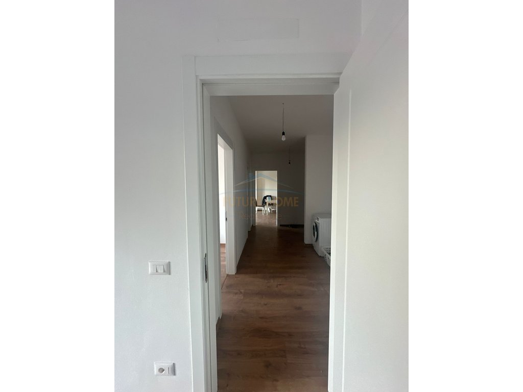 Shitet, Apartament 2+1+2+Post Parkimi, Bulevardi Ri, Tirane