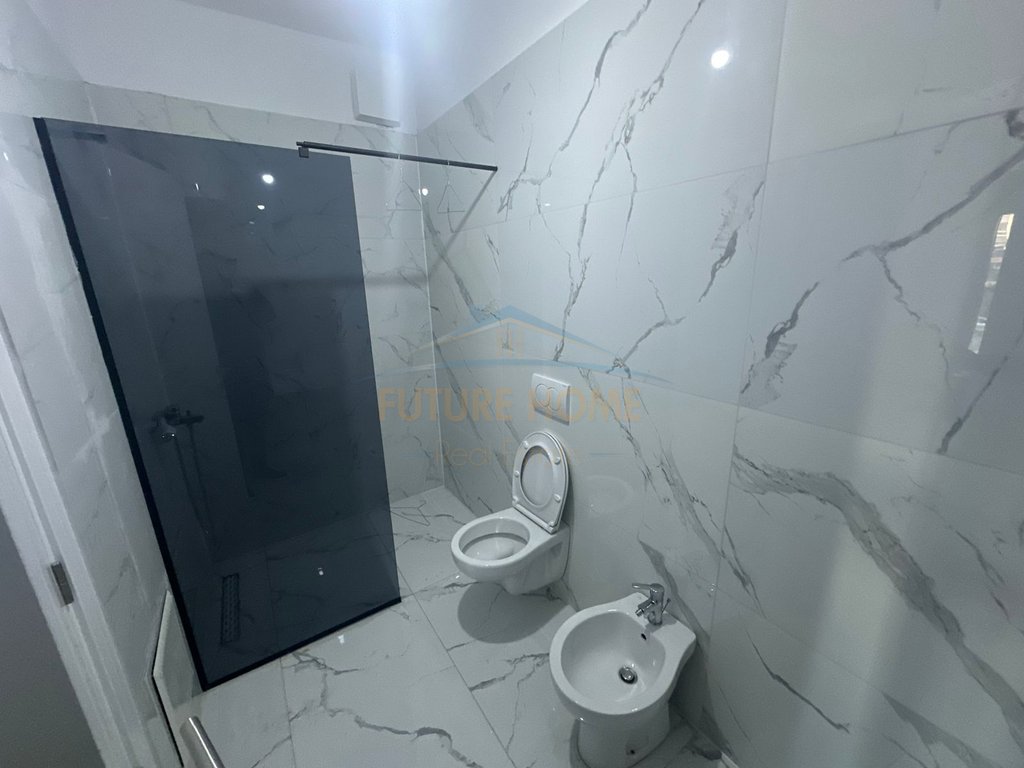 Shitet, Apartament 2+1+2+Post Parkimi, Bulevardi Ri, Tirane