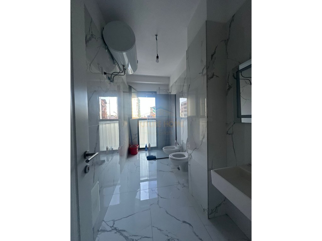Shitet, Apartament 2+1+2+Post Parkimi, Bulevardi Ri, Tirane