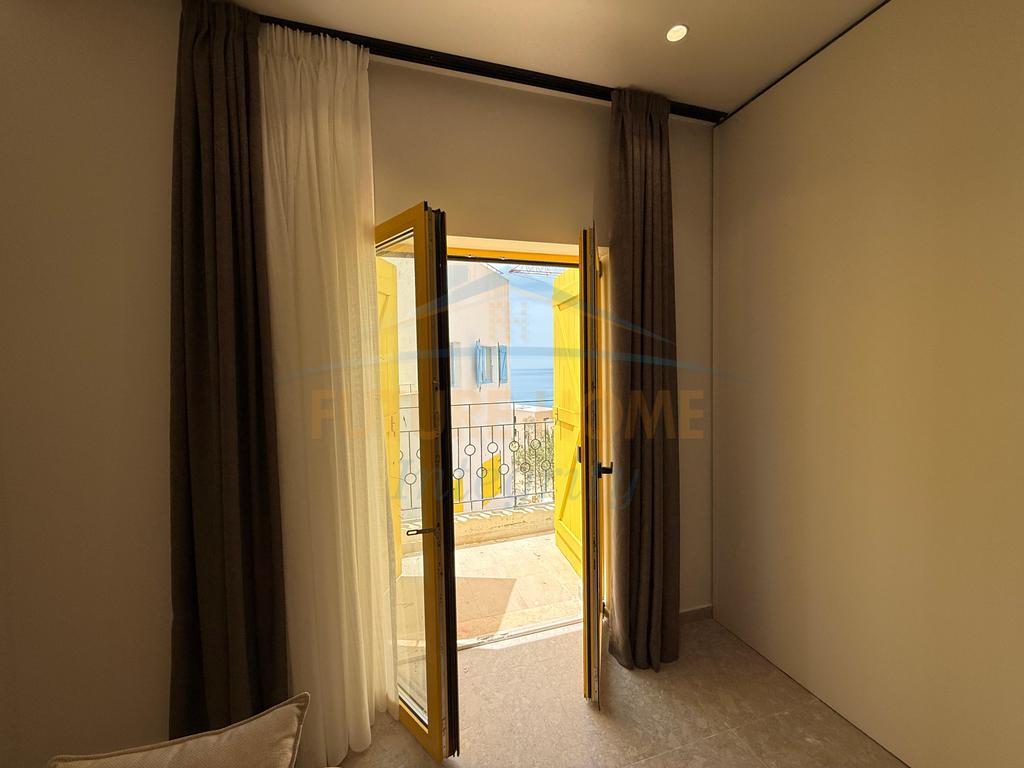 For sale, Apartment 2+1+2+Parking Space, Santorini Complex, Dhërmi.