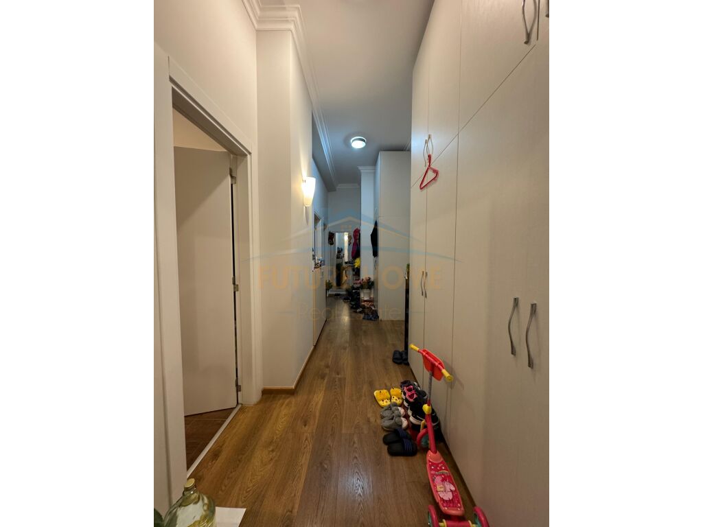 For sale, Apartment 2+1+2+Parking Post, Lake Dry, Tirana