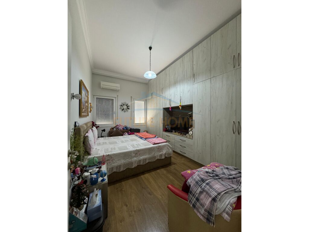 For sale, Apartment 2+1+2+Parking Post, Lake Dry, Tirana