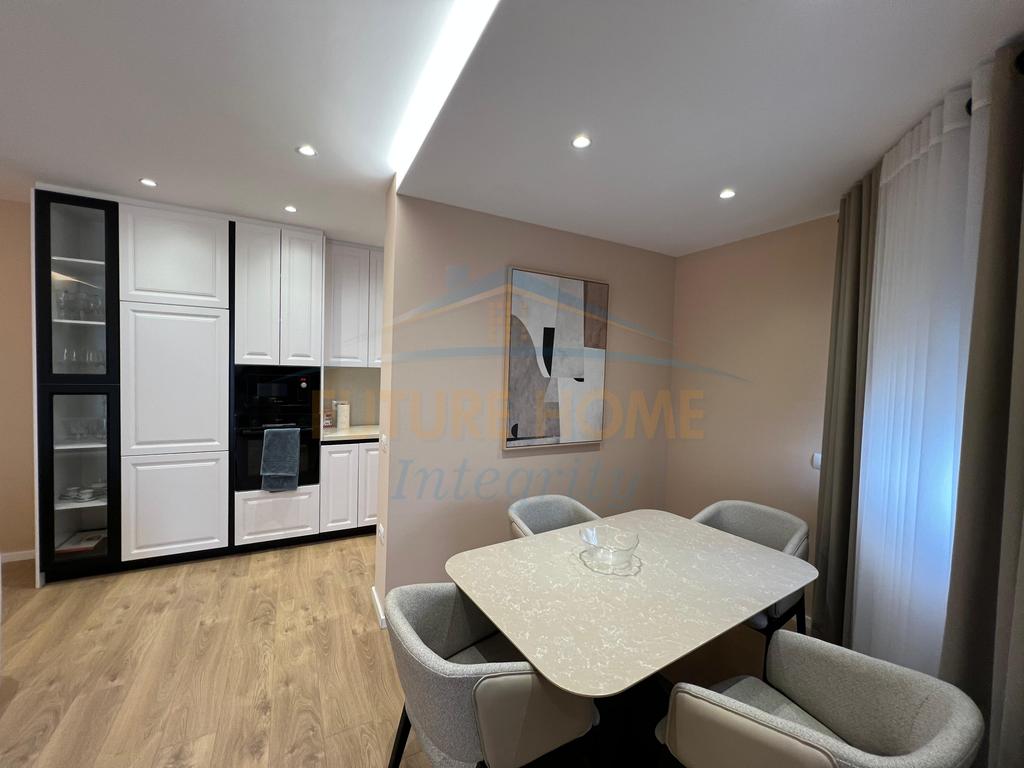 For sale, Apartment 2+1+2+Parking space, Durrës Street, Tirana.