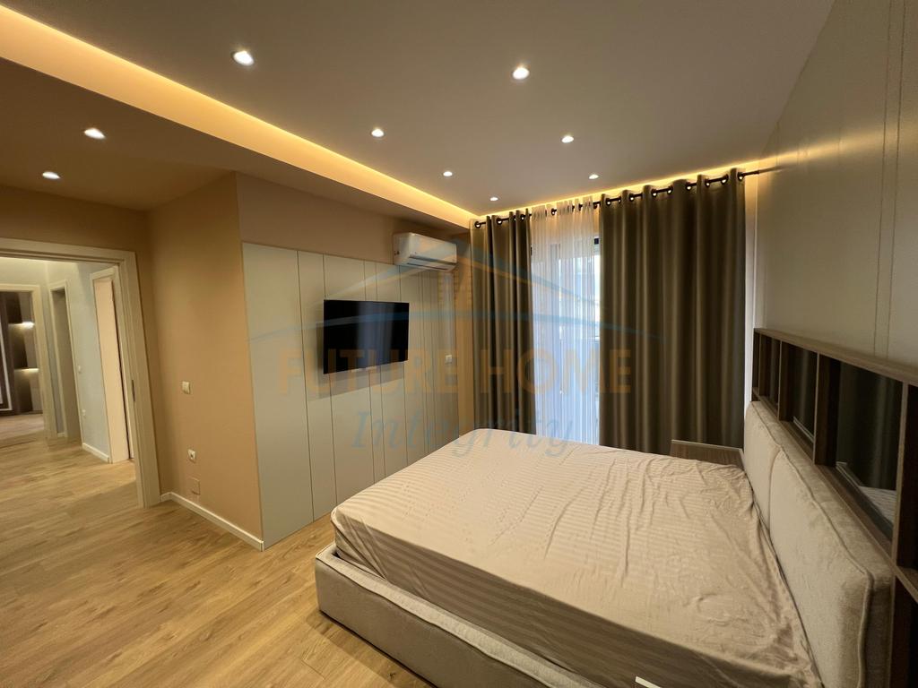 For sale, Apartment 2+1+2+Parking space, Durrës Street, Tirana.
