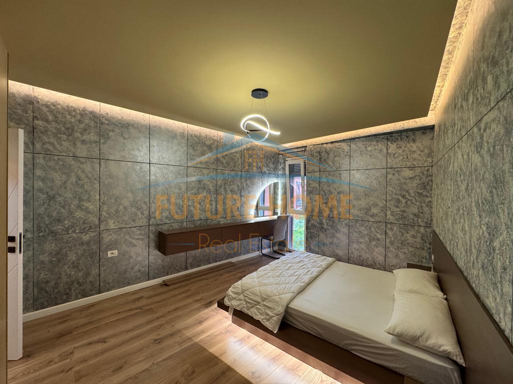 Shitet, Apartament 2+1+2 Poste parkimi, Rose Garden Rezidencë, TEG
