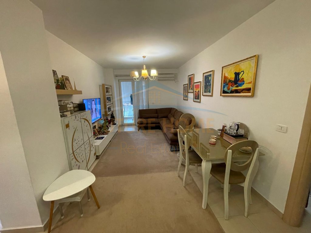 Shitet, Apartament 2+1+2, Qytet Studenti, Tiranë