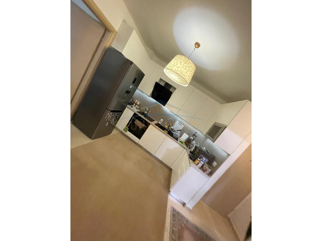 Shitet, Apartament 2+1+2, Qytet Studenti, Tiranë