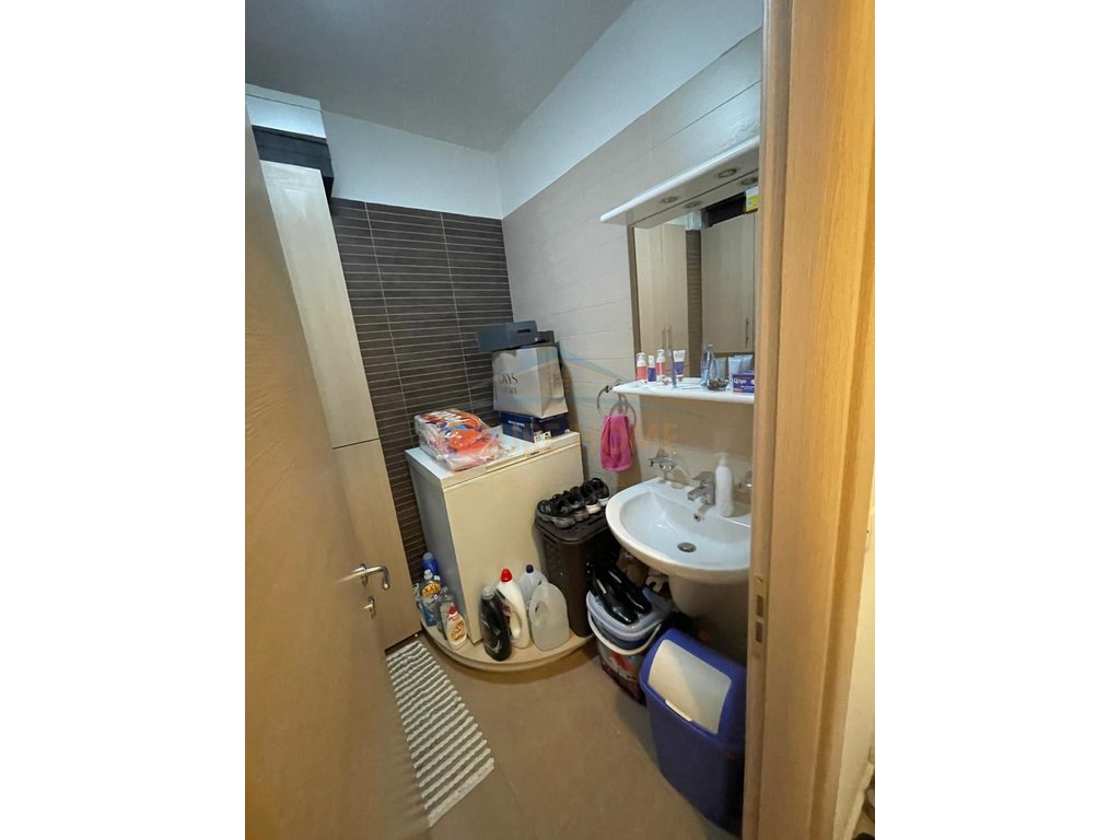 Shitet, Apartament 2+1+2, Qytet Studenti, Tiranë