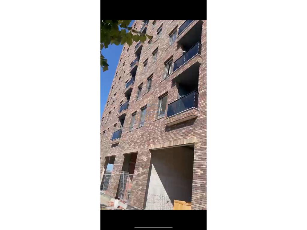 Shitet, Apartament 2+1+2, Rruga 5 Maji, Tiranë.