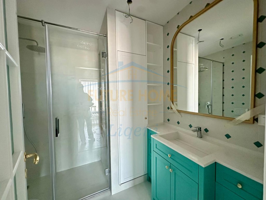 Shitet, Apartament 2+1+2, Rruga e Elbasanit, DownTown One.