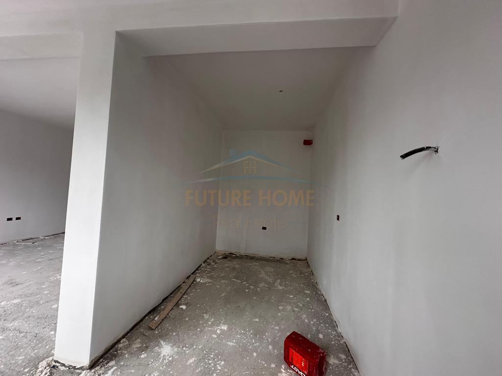 Shitet, Apartament 2+1+2, Rruga e Elbasanit, Tirane.