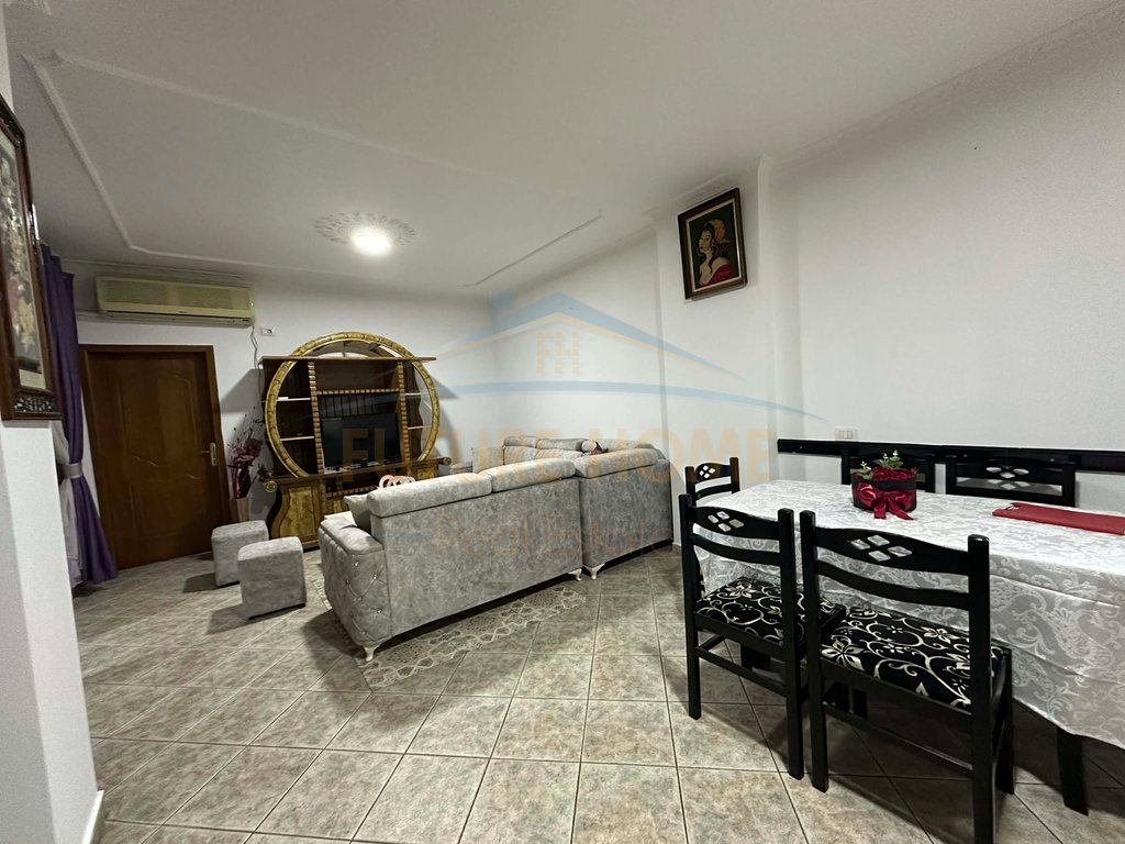 Shitet, Apartament 2+1+2, Unaza e Re