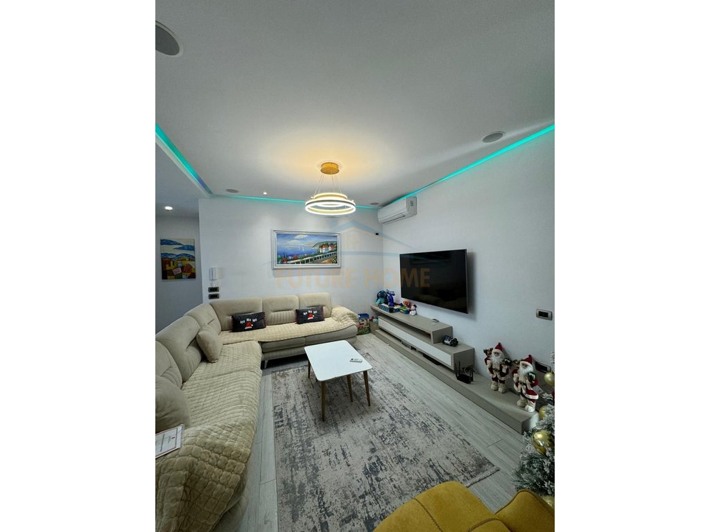 Shitet Apartament 2+1+2+ Verande, Shkozë