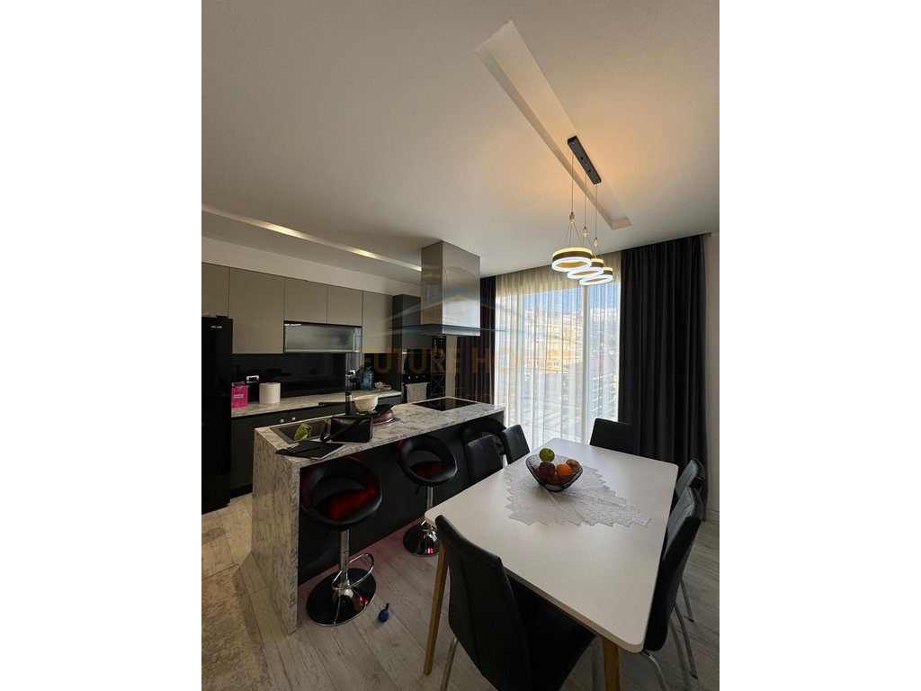 Shitet Apartament 2+1+2+ Verande, Shkozë