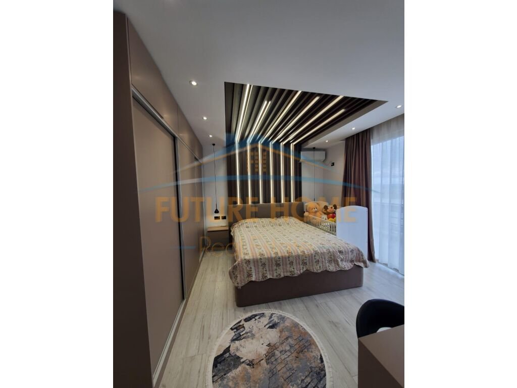 Shitet Apartament 2+1+2+ Verande, Shkozë