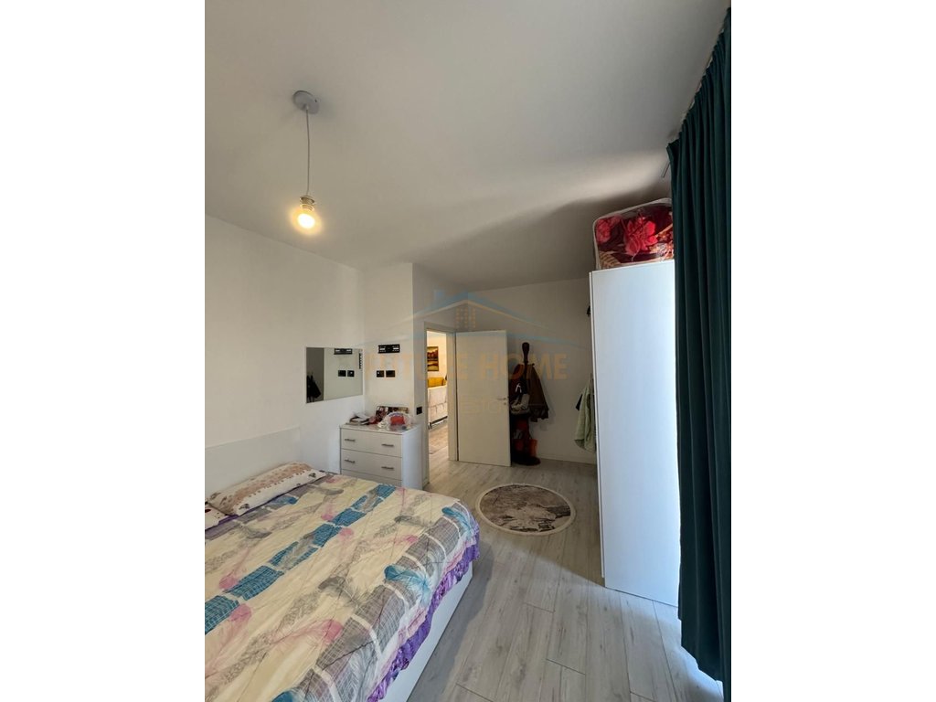 Shitet Apartament 2+1+2+ Verande, Shkozë