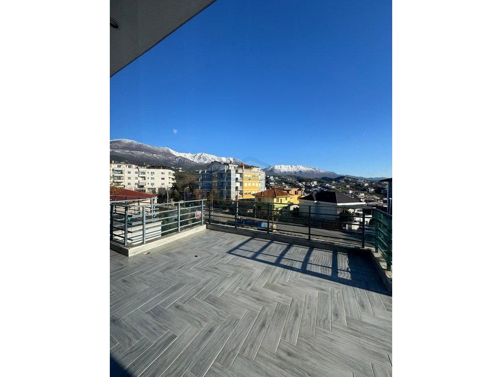 Shitet Apartament 2+1+2+ Verande, Shkozë