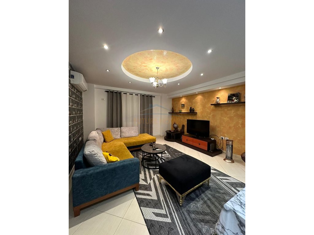 For sale, 2+1 Apartment, Elbasan Street, Tirana