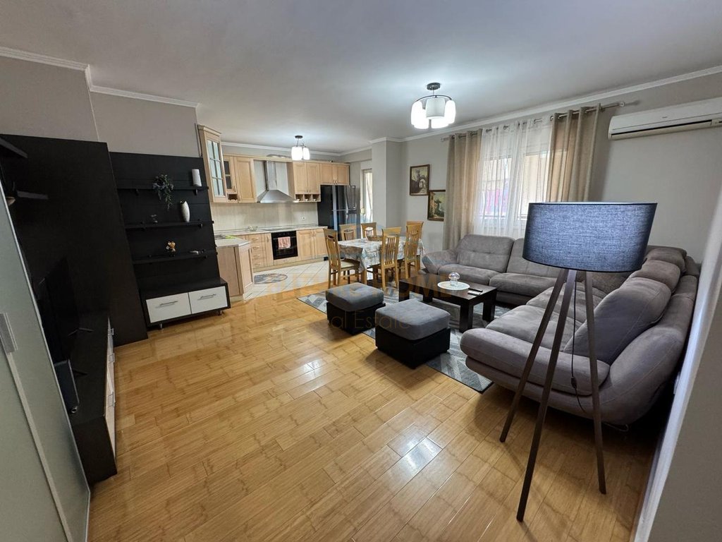 For sale, 2+1 Apartment, Elbasan Street, Tirana