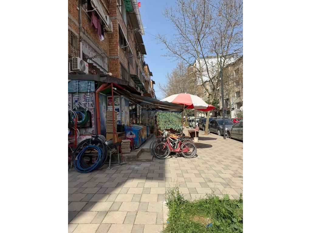 Shitet, Apartament 2+1+ Ambient Biznesi , Rruga Kongresi i Manastirit