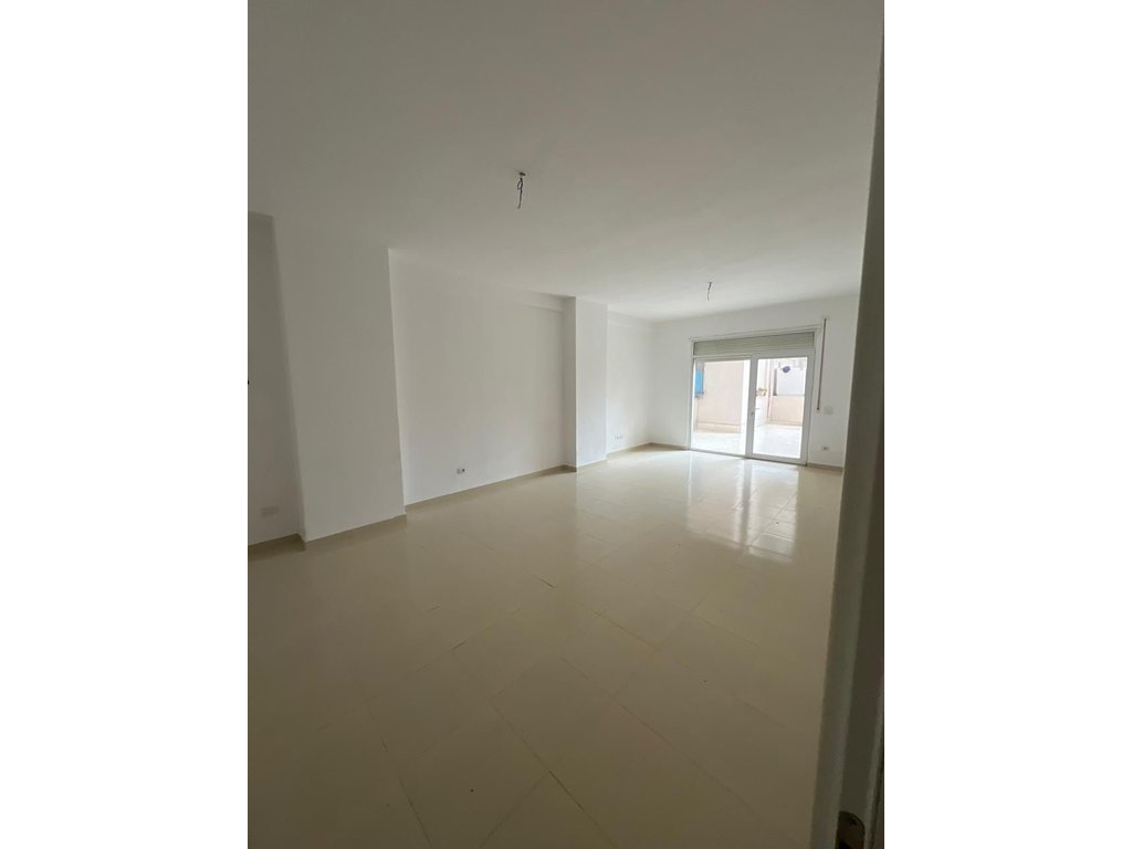 Shitet Apartament 2+1, Durres