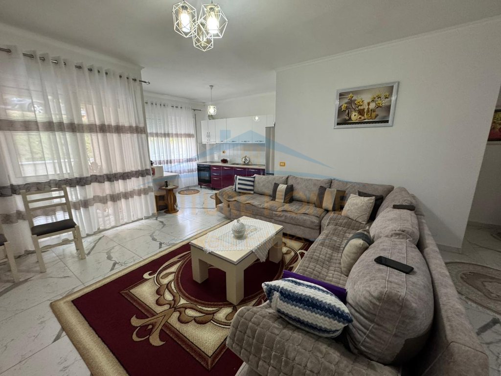 Shitet, Apartament 2+1 , Fresk