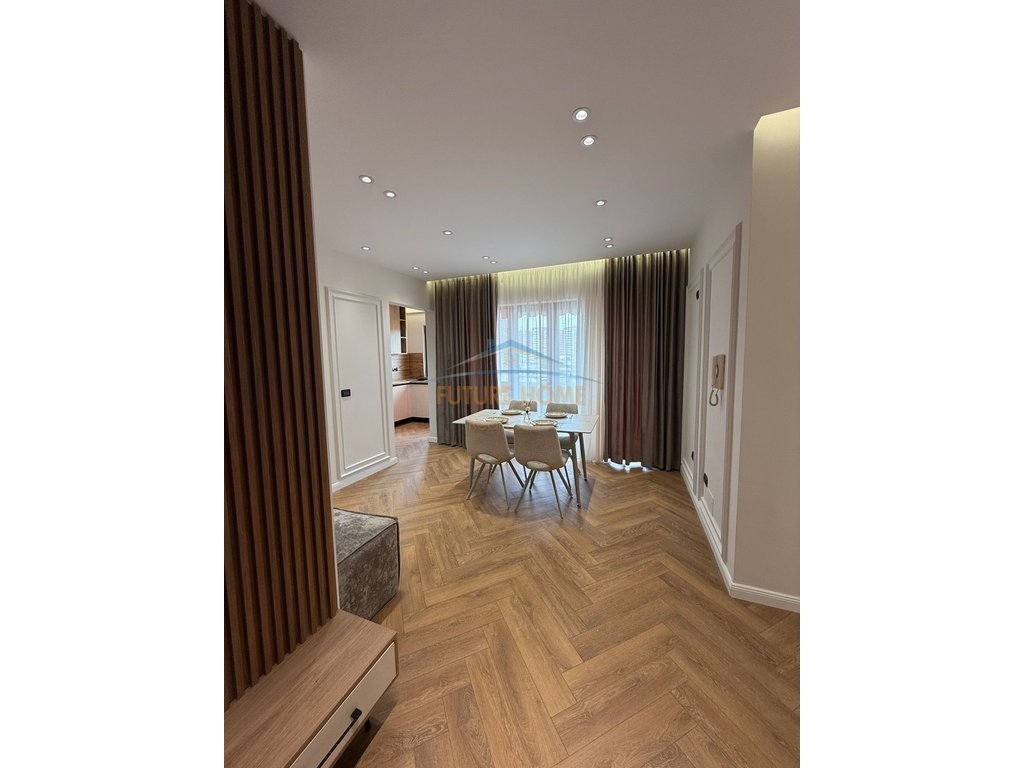 Shitet , Apartament 2+1+ Garderob, Bulevardi Bajram Curri, Tiranë.