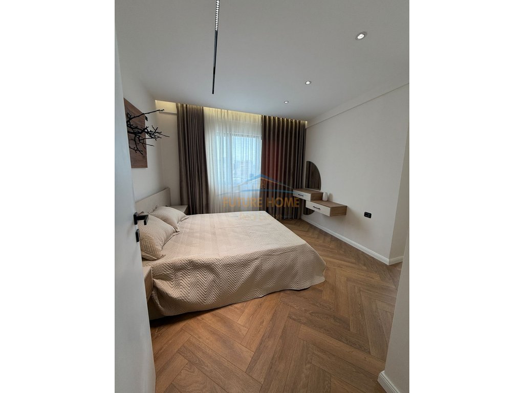 Shitet , Apartament 2+1+ Garderob, Bulevardi Bajram Curri, Tiranë.