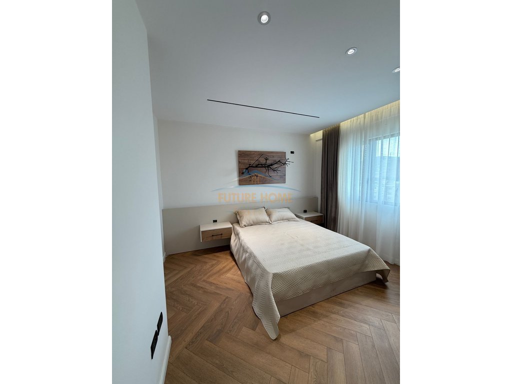 Shitet , Apartament 2+1+ Garderob, Bulevardi Bajram Curri, Tiranë.