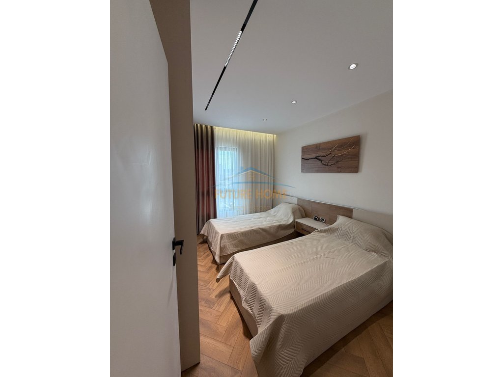 Shitet , Apartament 2+1+ Garderob, Bulevardi Bajram Curri, Tiranë.