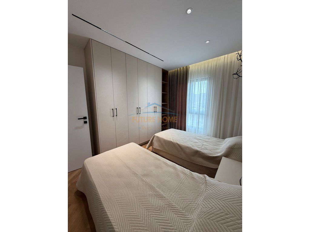 Shitet , Apartament 2+1+ Garderob, Bulevardi Bajram Curri, Tiranë.