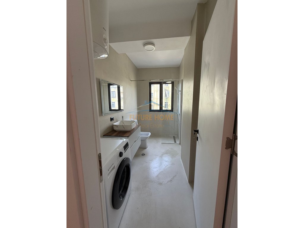 Shitet , Apartament 2+1+ Garderob, Bulevardi Bajram Curri, Tiranë.