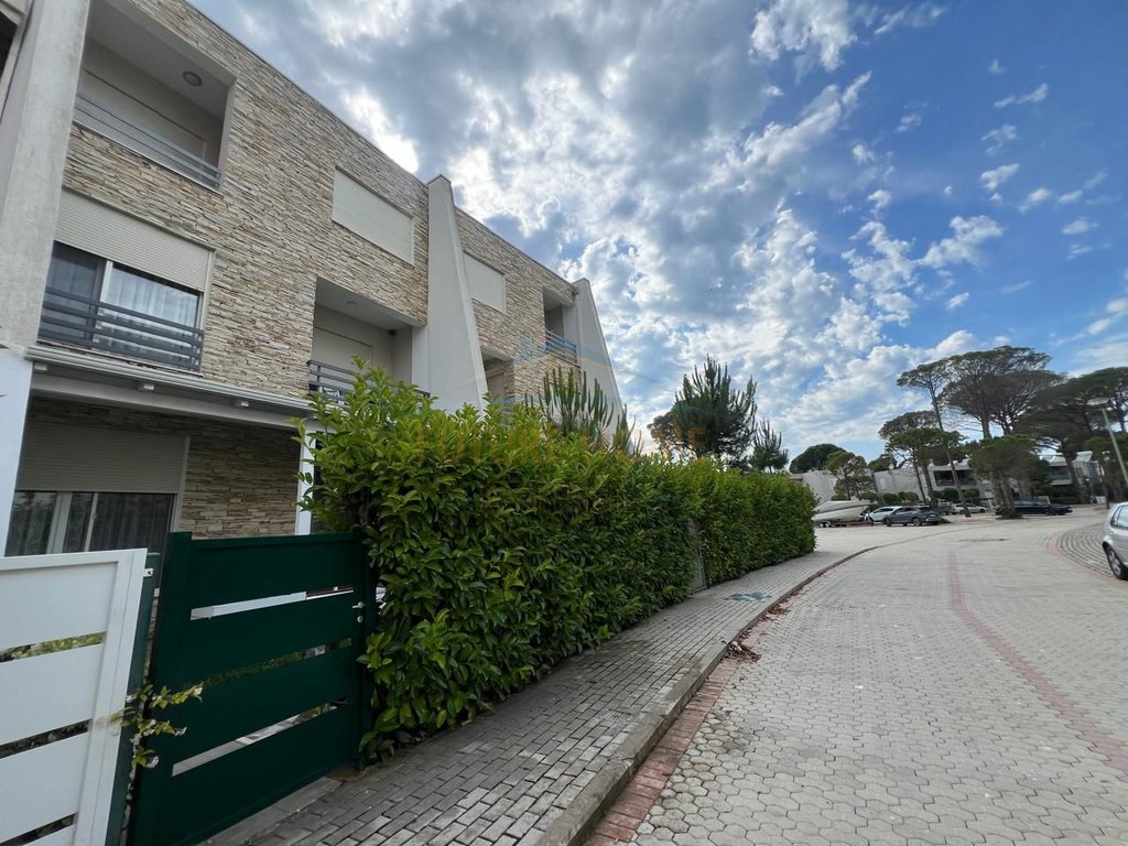 For sale, 2+1 Apartment, Gjiri i Lalzit