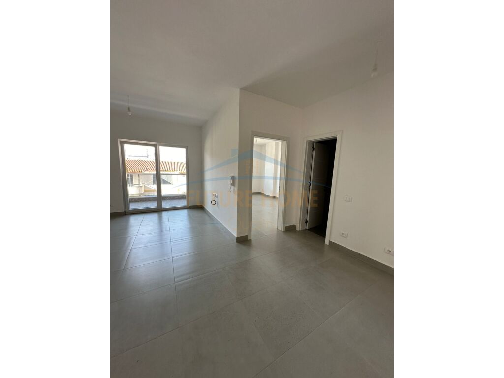 Shitet, Apartament 2+1, Golem