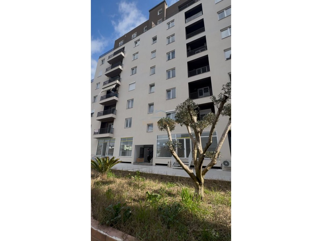 For sale, 2+1 Apartment, Bushgjokaj Complex, Kamez