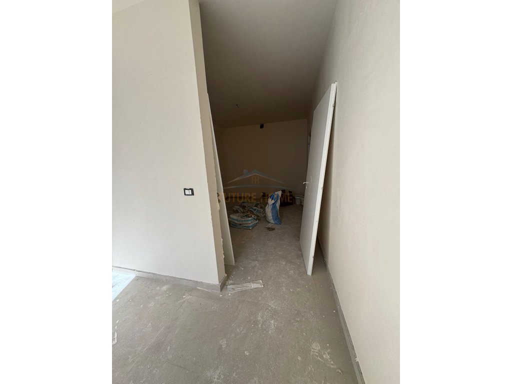 For sale, 2+1 Apartment, Bushgjokaj Complex, Kamez