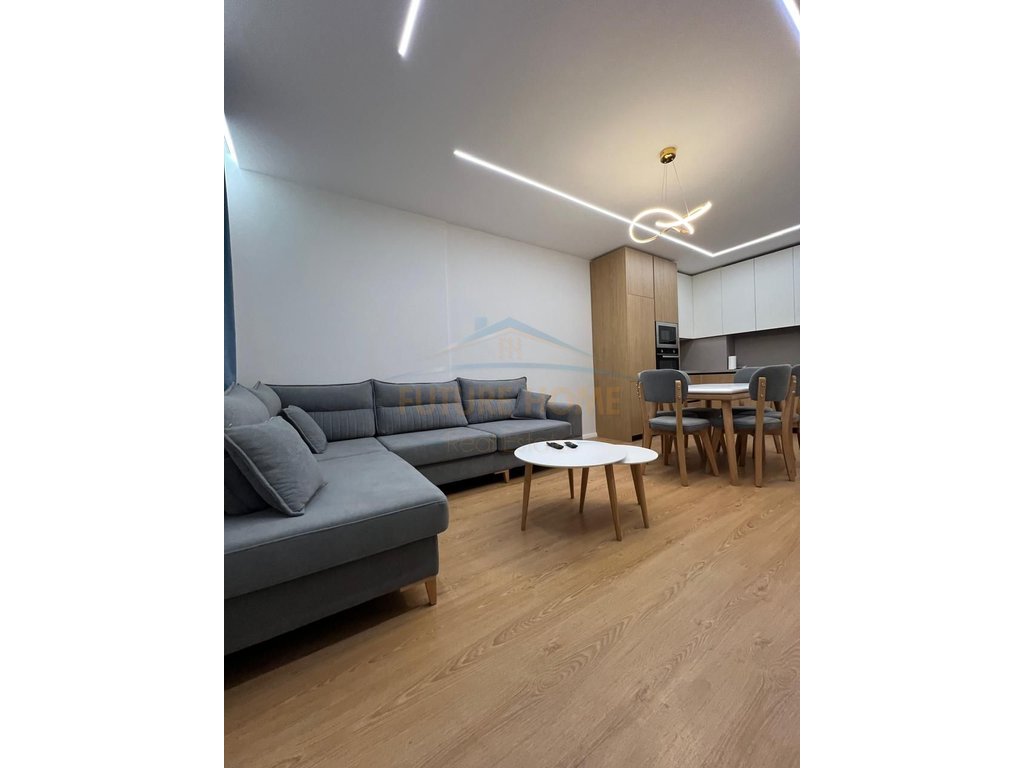 Shitet, Apartament 2+1, Kompleksi Univers City, Tiranë.