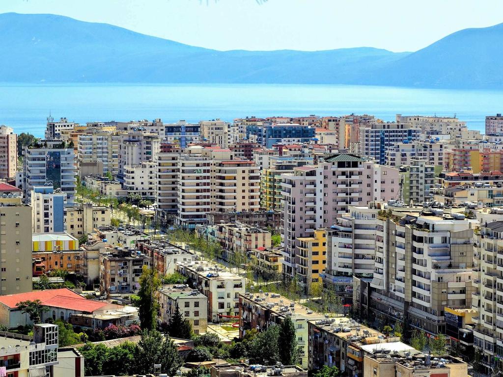 For sale, 2+1 Apartment, 28 Nentori Neighborhood, Vlorë.