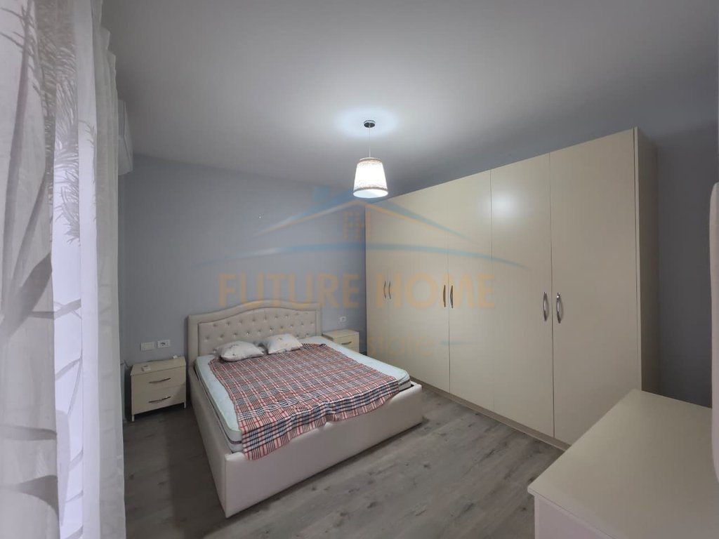 Shitet, Apartament 2+1, Lagjia 1, Korçë.