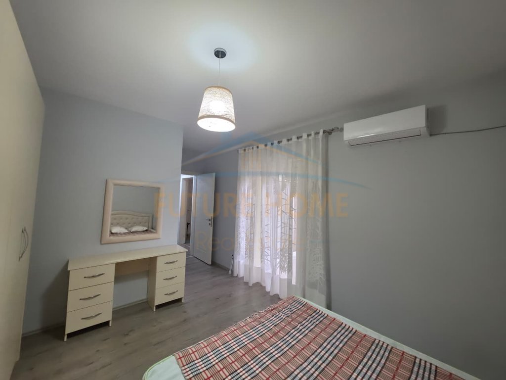 Shitet, Apartament 2+1, Lagjia 1, Korçë.