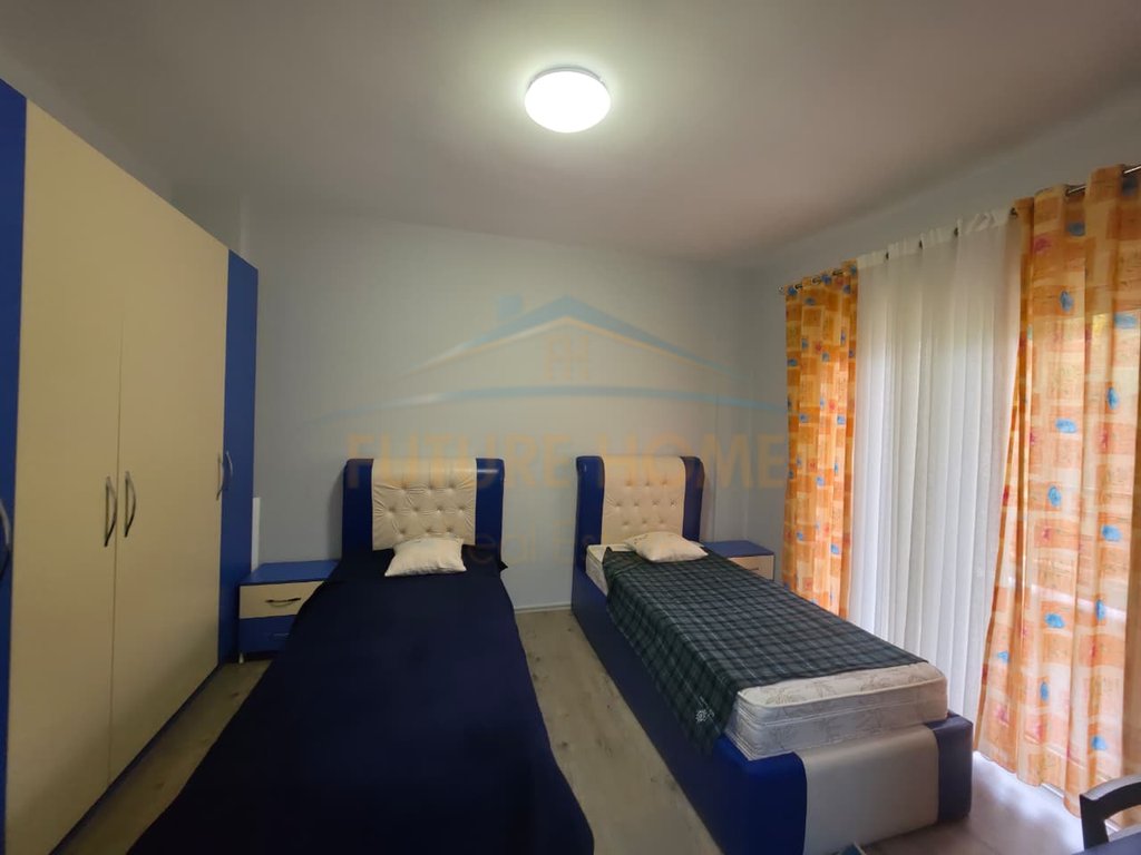 Shitet, Apartament 2+1, Lagjia 1, Korçë.