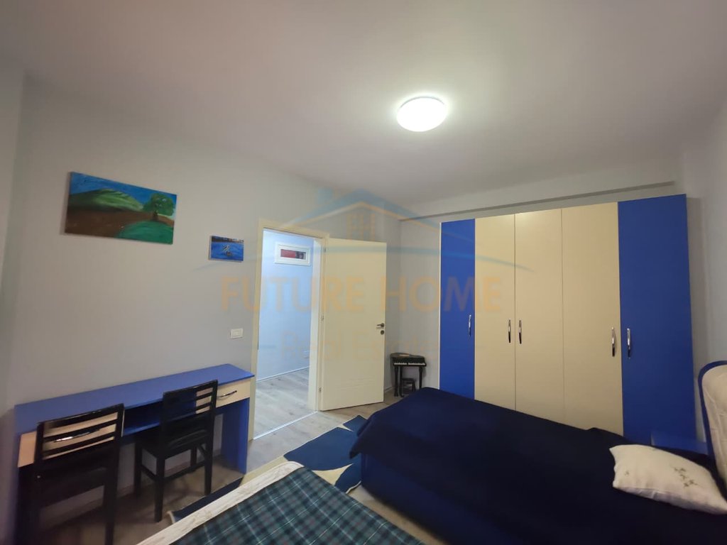Shitet, Apartament 2+1, Lagjia 1, Korçë.