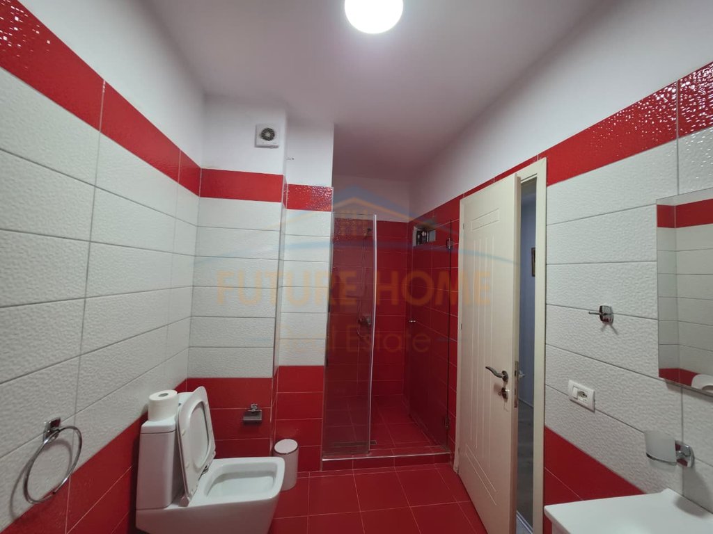 Shitet, Apartament 2+1, Lagjia 1, Korçë.