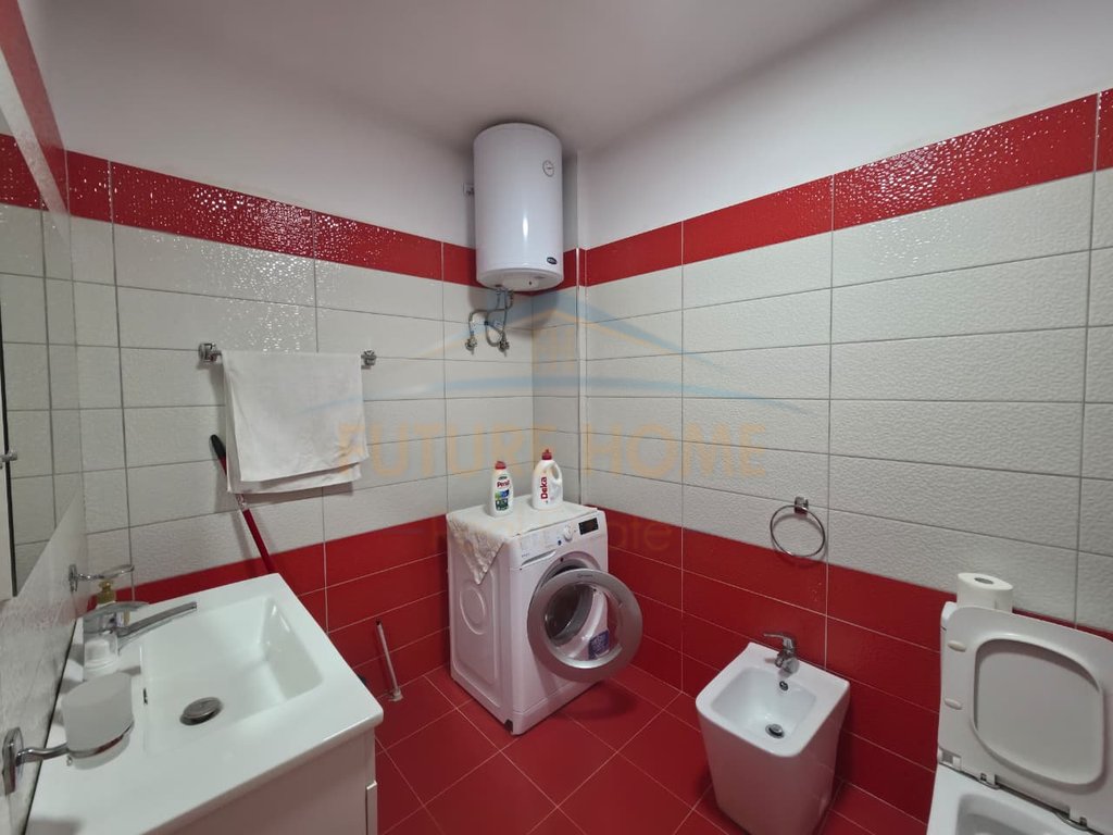 Shitet, Apartament 2+1, Lagjia 1, Korçë.