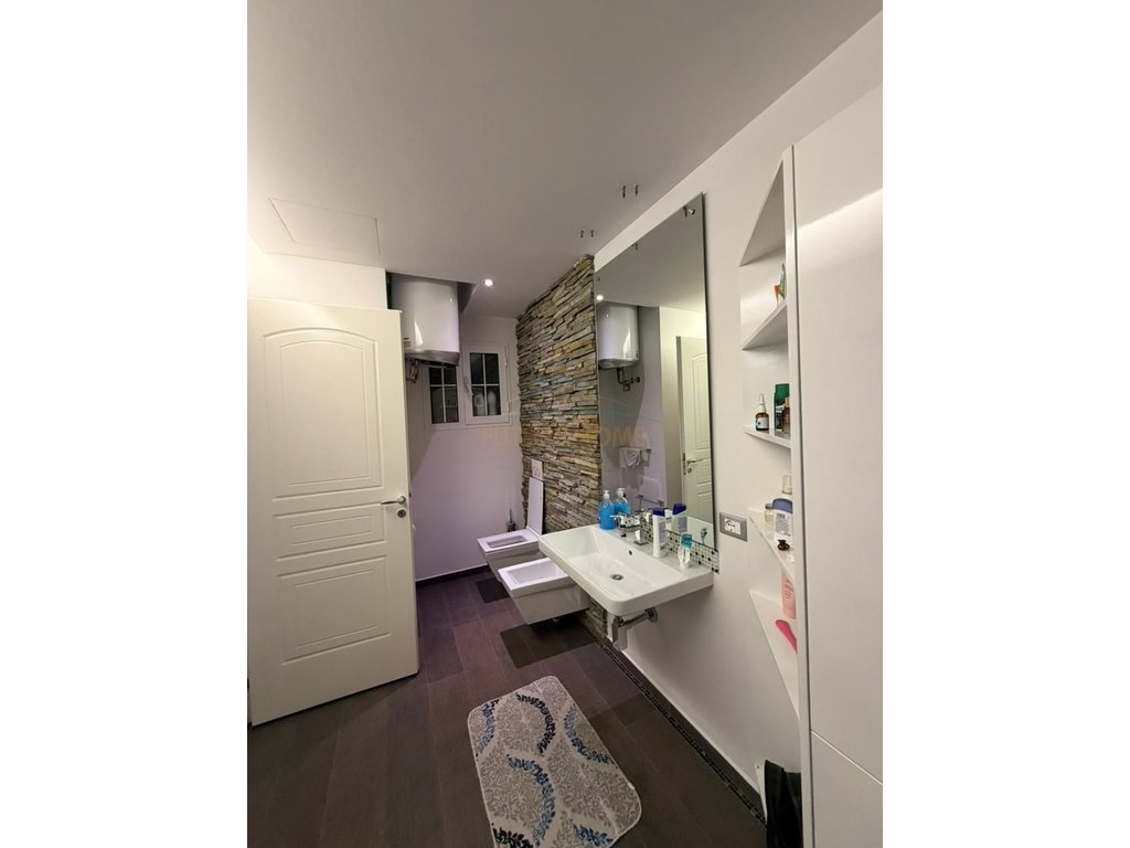 For sale, 2+1 Apartment Lapraka, Tirana.