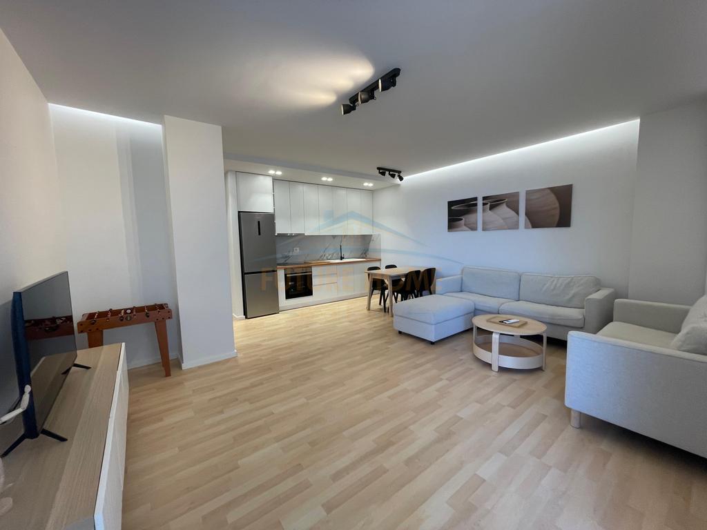 For sale, 2+1 Apartment, Lungomare, Vlore.