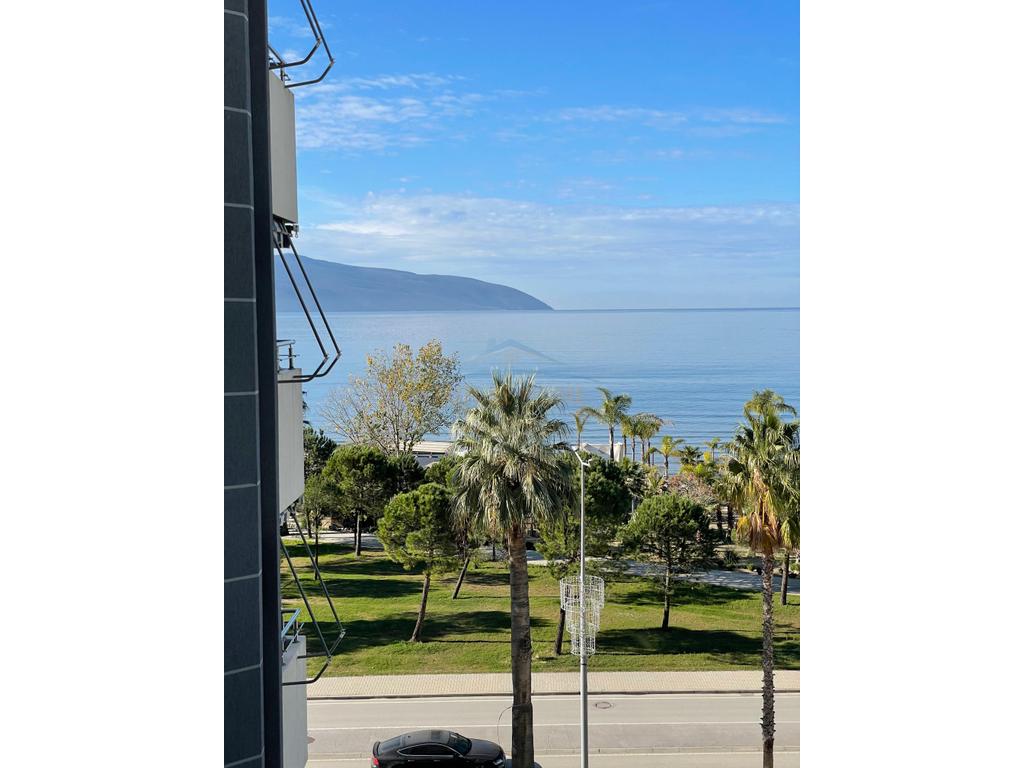 For sale, 2+1 Apartment, Lungomare, Vlore.