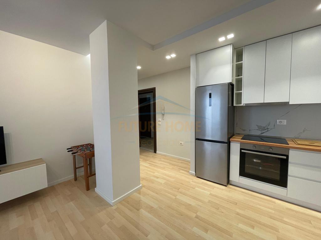 For sale, 2+1 Apartment, Lungomare, Vlore.